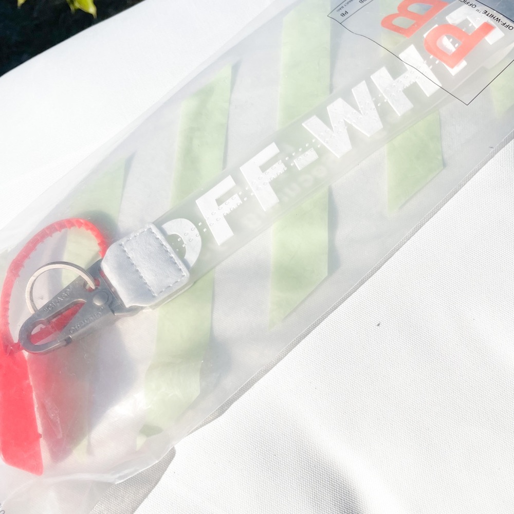 Off-White industrial keychain white🆕
